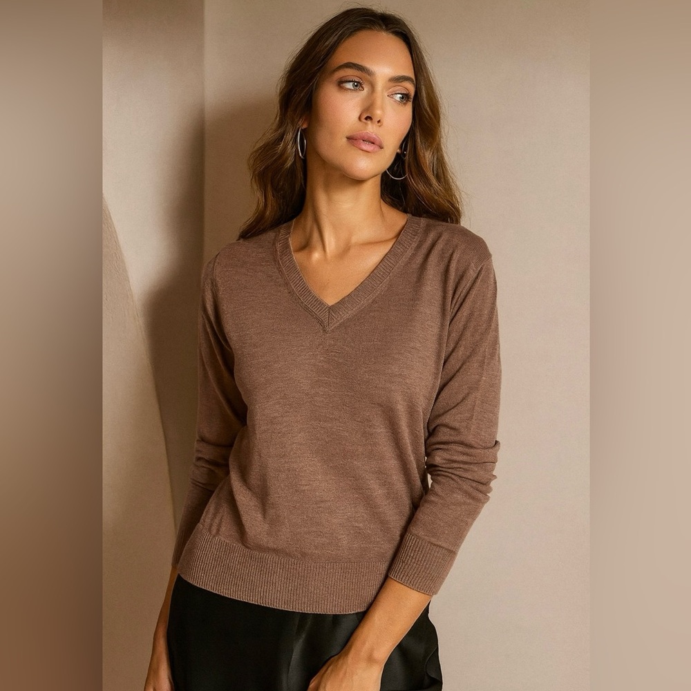 T Tahari Women’s V-Neck Sweater – Linen Blend
